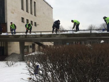 ТЮЗ принял участие в городском субботнике!