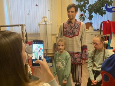 Артисты ТЮЗа поздравили ребят из Центра содействия семейному воспитанию N12 с наступающим Новым Годом!