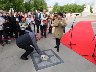 Сегодня на Пионерской площади засияла новая звезда!