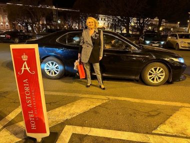 Директор ТЮЗа им. А. А. Брянцева Светлана Лаврецова удостоена звания «Влиятельная женщина Петербурга».