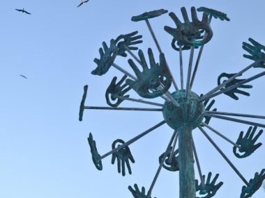 Культовая скульптура «Одуванчик» появится на Пионерской площади