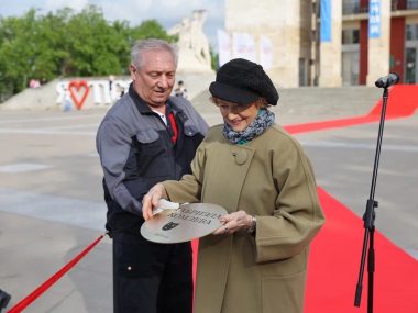 Сегодня на Пионерской площади засияла новая звезда!