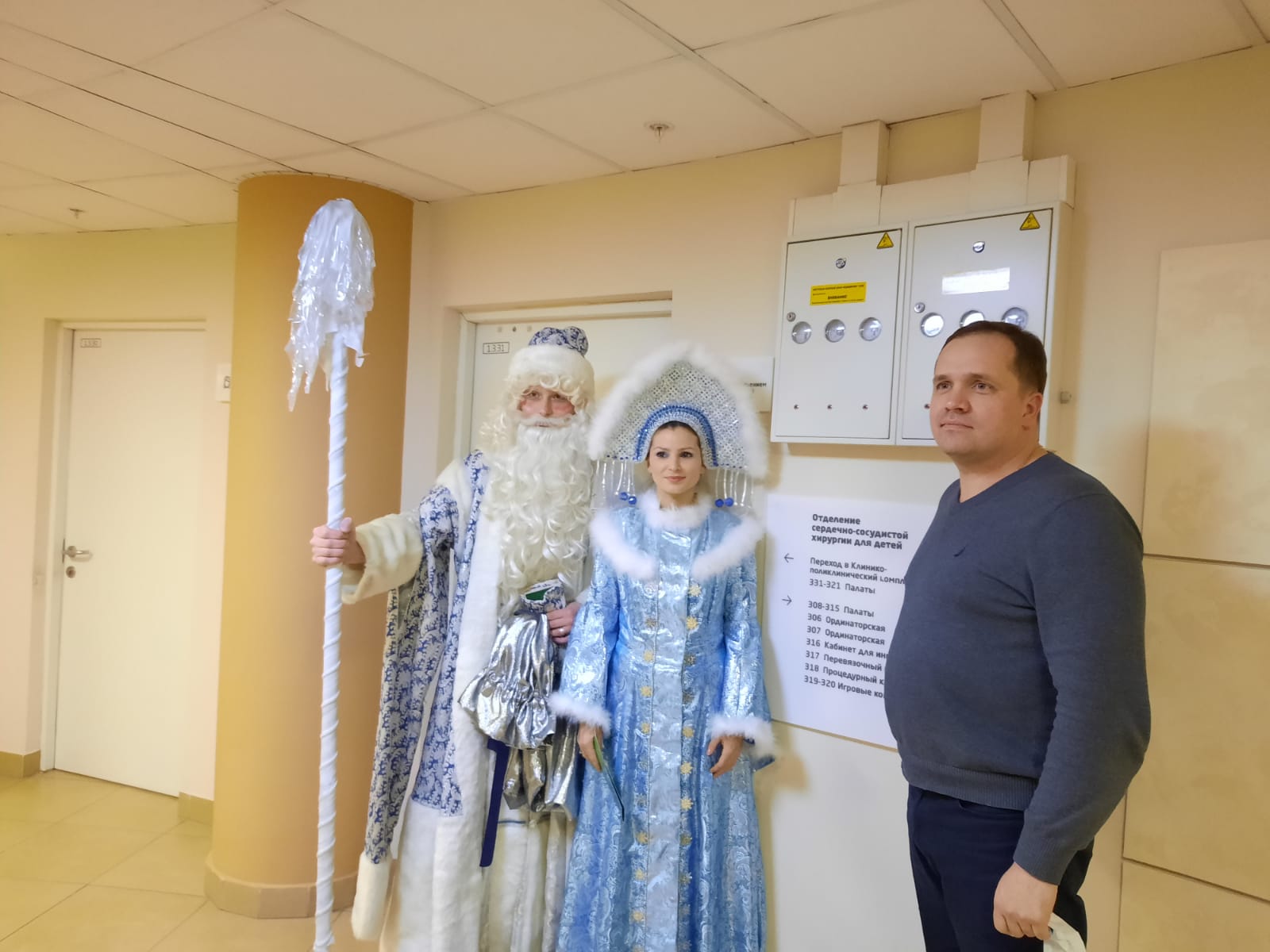 ТЮЗ поздравил маленьких пациентов НМИЦ им.В.В.Алмазова с наступающим Новым Годом!