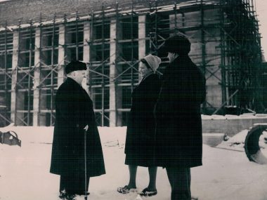 63 года назад открылось здание ТЮЗа на Пионерской площади!